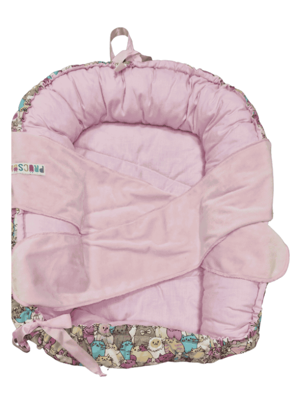 Koraszülött babafészek